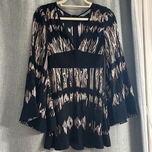 Guess by Marciano short dress with Elvira sleeves size XS